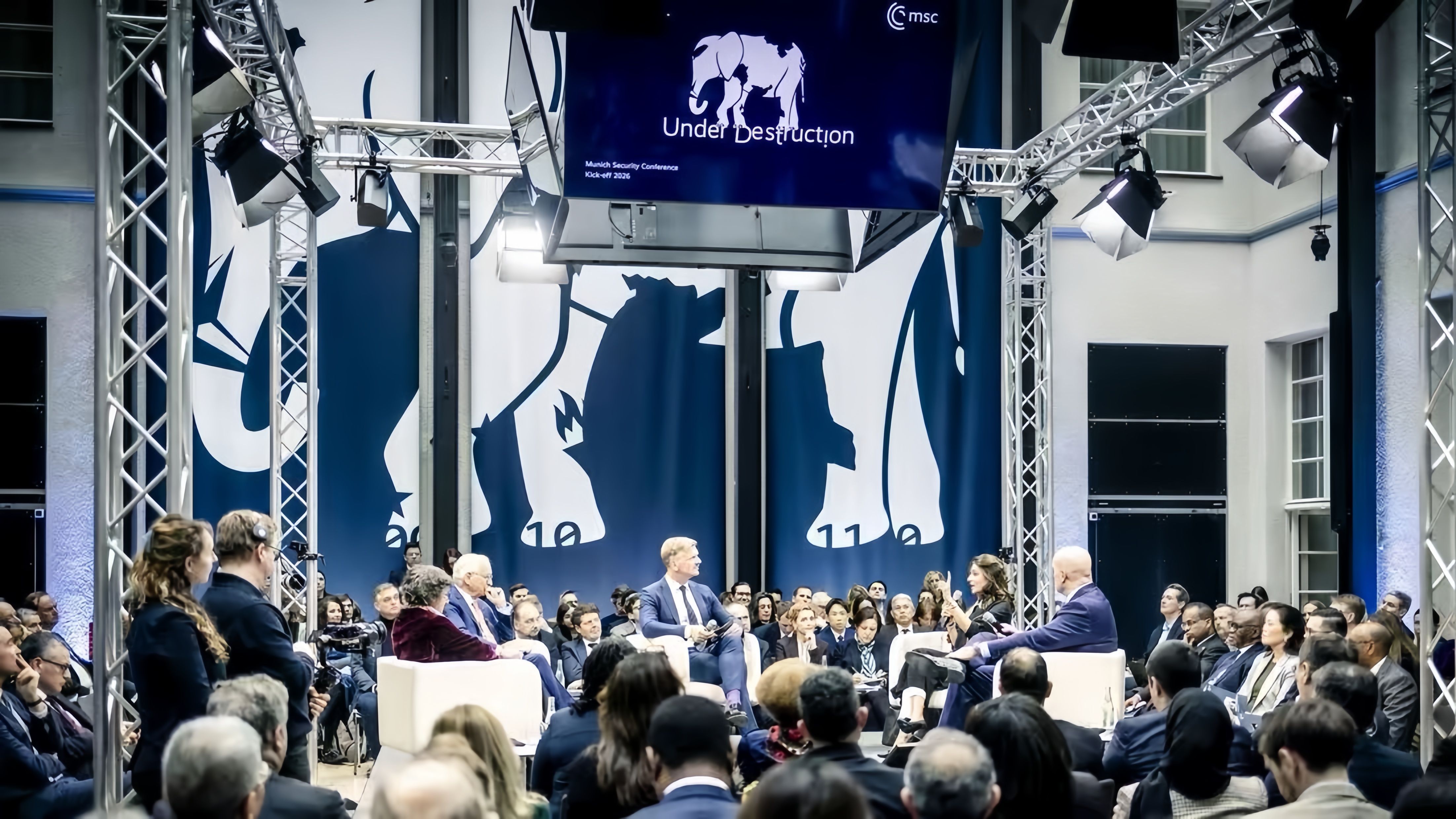 李雅芳参加第62届慕尼黑安全会议并接受中德媒体采访